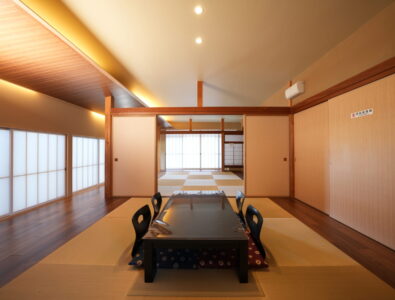 Japanese-style tatami dining room at Enishiya Izumo Villa, offering an authentic cultural experience.